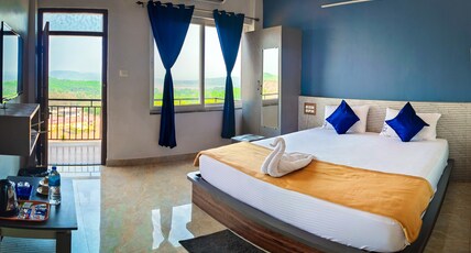 GOLDEN IB'S RESIDENCY Room Type - Deluxe AC Room