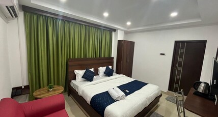 GK Palace Room Type - Deluxe room
