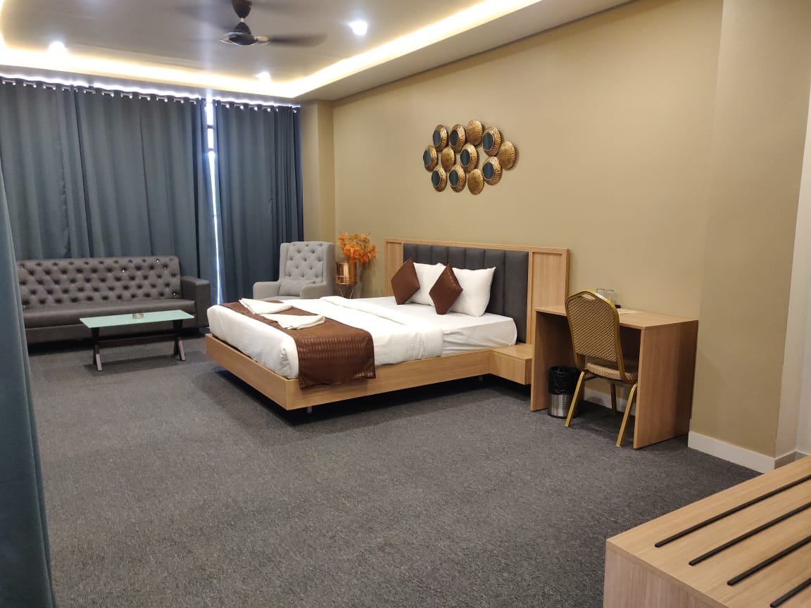 Hotel Shringar Palace - Tap to explore photos