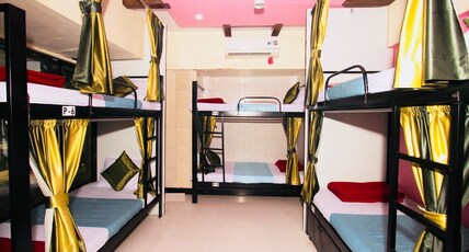 QubeStay TownHostel Room Type - 1 Bed in AC Deluxe 6 bed Dorm