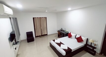 Ramya Residency Porur Room Type - Deluxe King Room