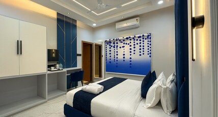 Hotel Benchmark Prime Nipania Bypass Room Type - Suite Room with Jacuzzi (Garden View)