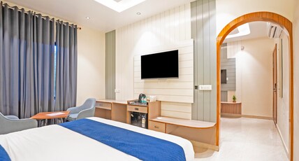 The Prominence Hotel, Restaurant & Bar Room Type - Corporate Suite Room with Balcony