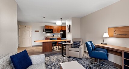 Candlewood Suites CAPE GIRARDEAU          Room Type - 1 King 1 Bdrm Ste Comm Mobil Acc Tub