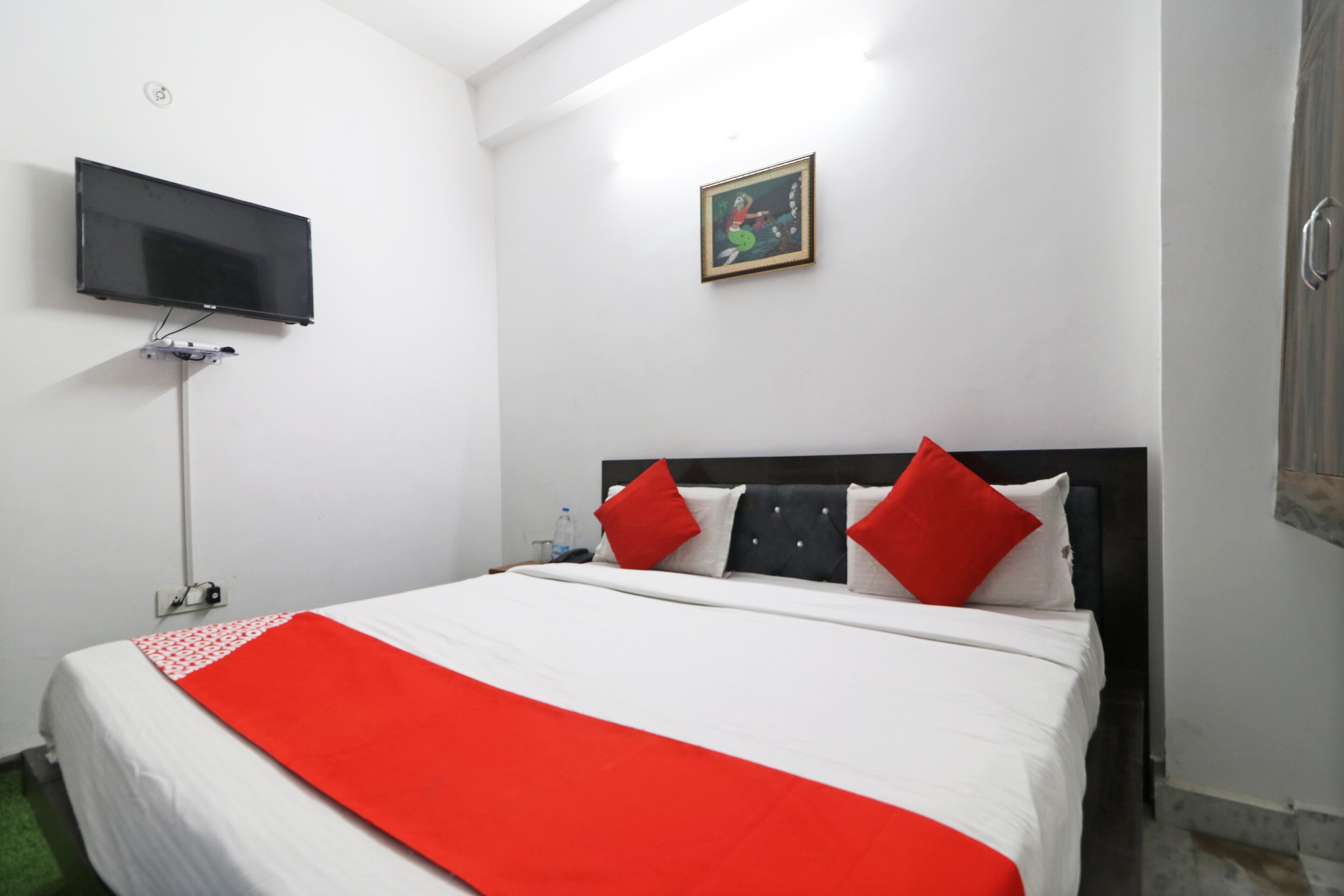 Hotel O Star Rooms - Tap to explore photos