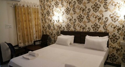 Hotel Shiv Palace Udaipur Room Type - Deluxe Room