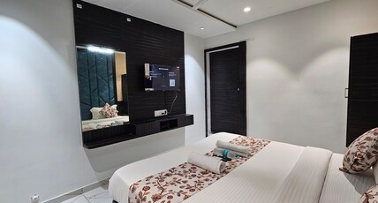 Hotel Shyam Palace Room Type - Deluxe Room with City View Hotel Shyam Palace Room Type - Deluxe Room with City View