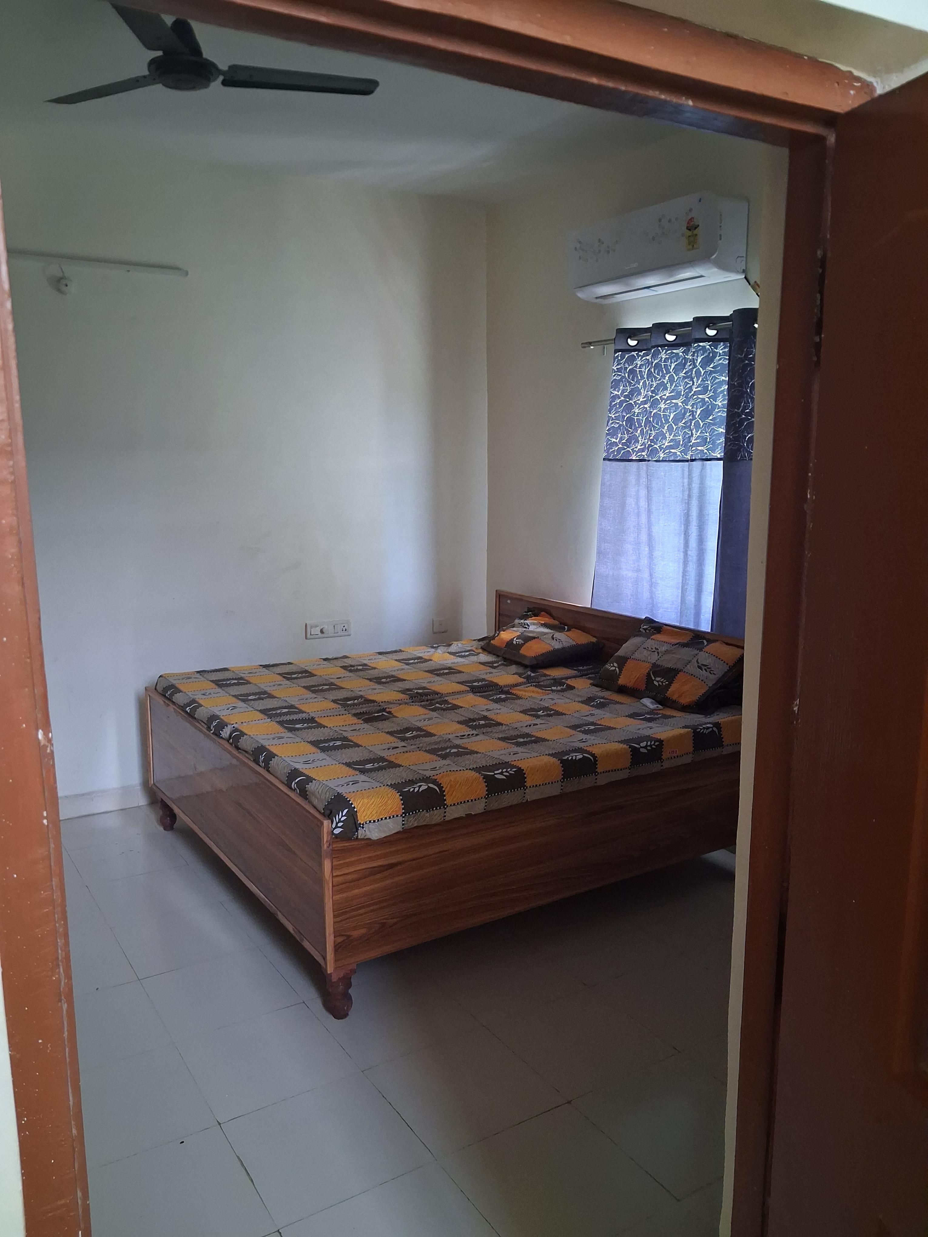 Shivay ( Pili Kothi ) Guesthouse naya raipur - Tap to explore photos