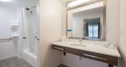 Hampton Inn by Hilton Waterville Room Type - 1 KING STE KITCHEN NONSMOK