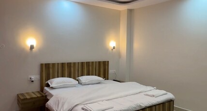 Raghuvansh Hotel Room Type - Deluxe Room