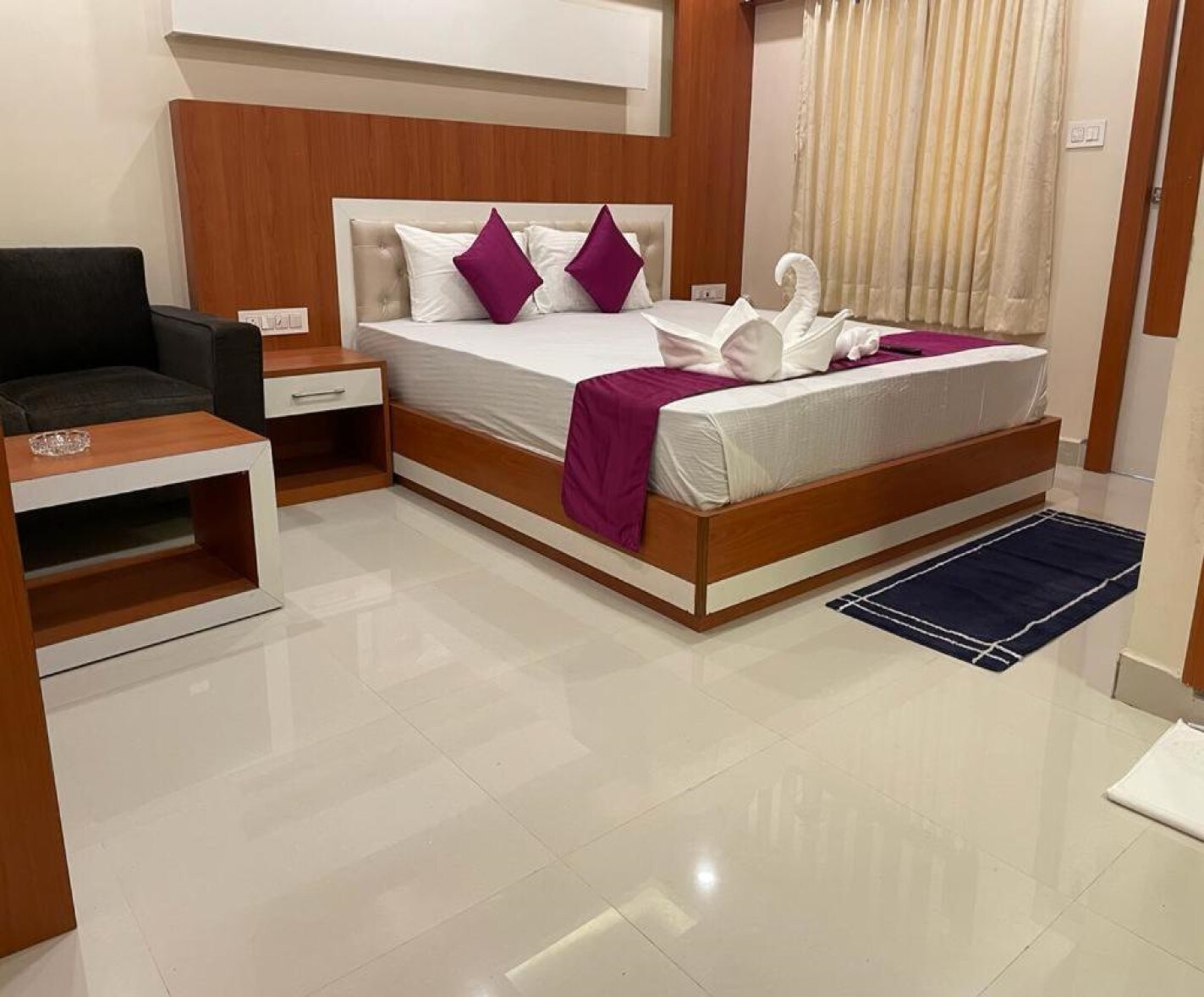 Hotel Marine View - Tap to explore photos