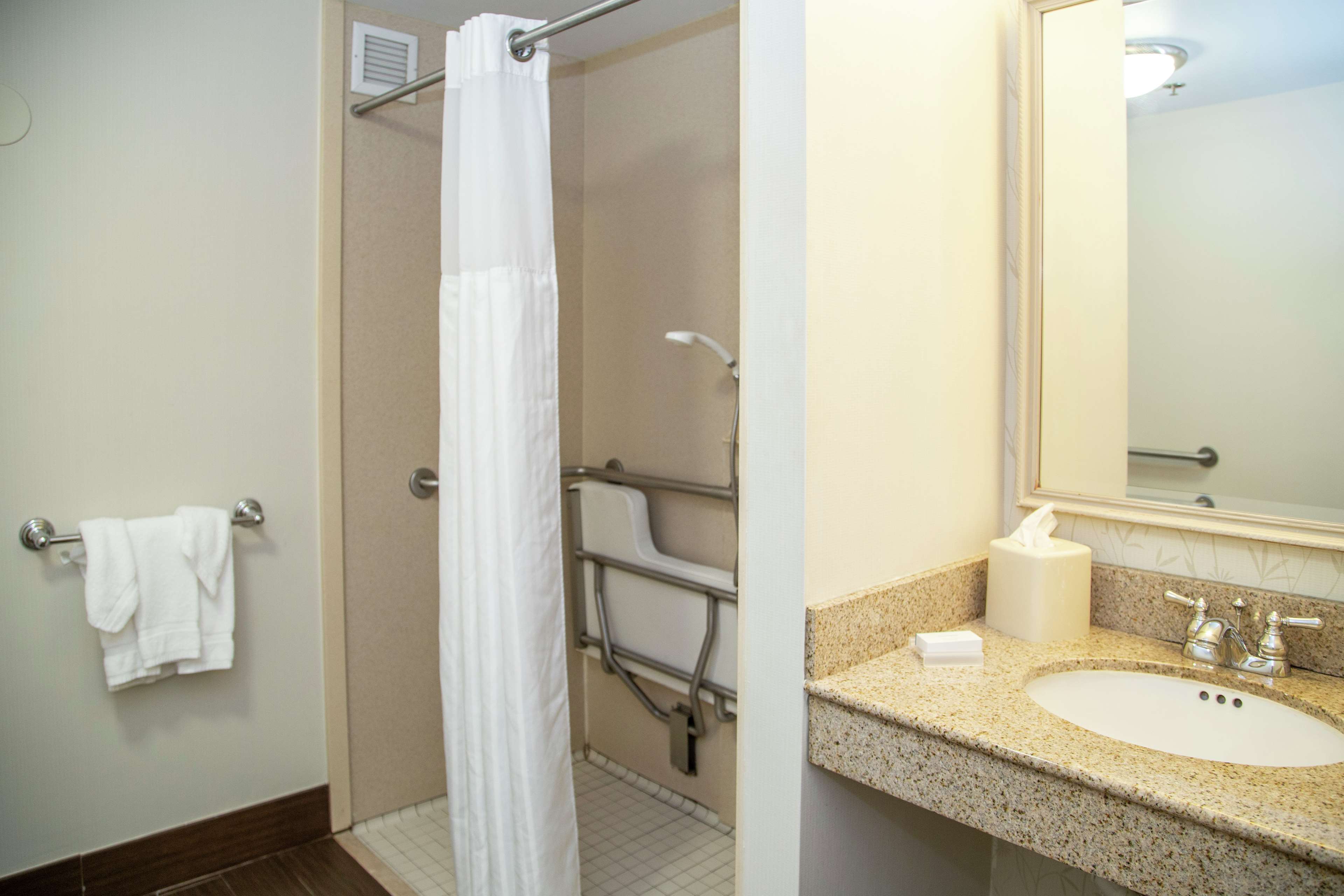 Hampton Inn & Suites by Hilton Blairsville - Tap to explore photos