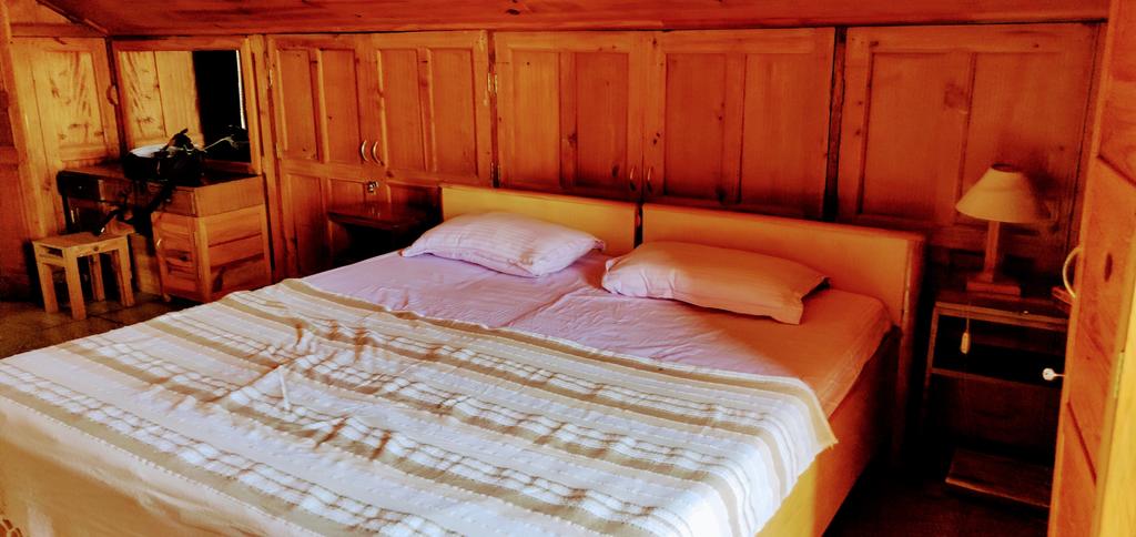 Rambling Rose Cottage - Tap to explore photos