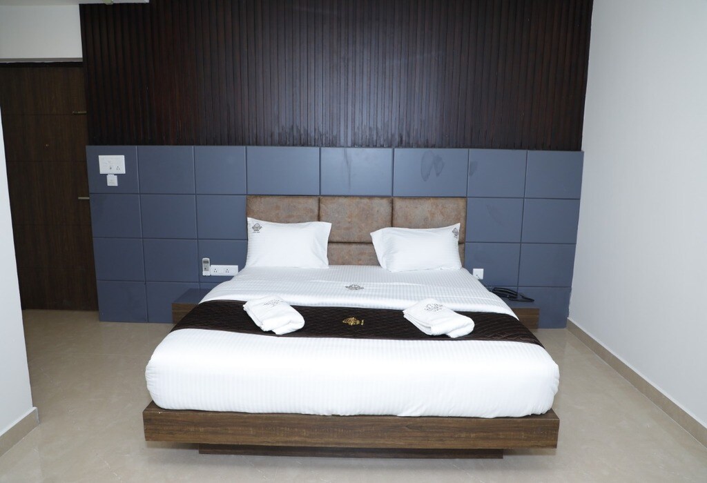 Senthur Inn Vellore By K Hotels - Tap to explore photos