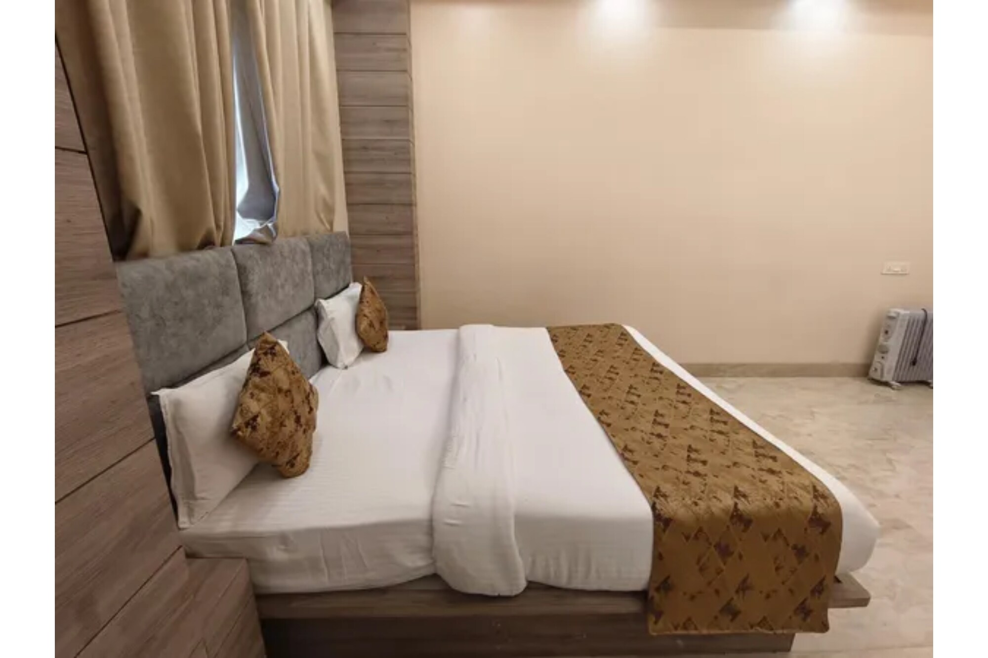 FabHotel Prime Raghubar Palace- Nearby Hazratganj(City centre) - Tap to explore photos