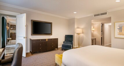 Willard InterContinental Washington Room Type - Oval Suite 1 King Washington Monument View