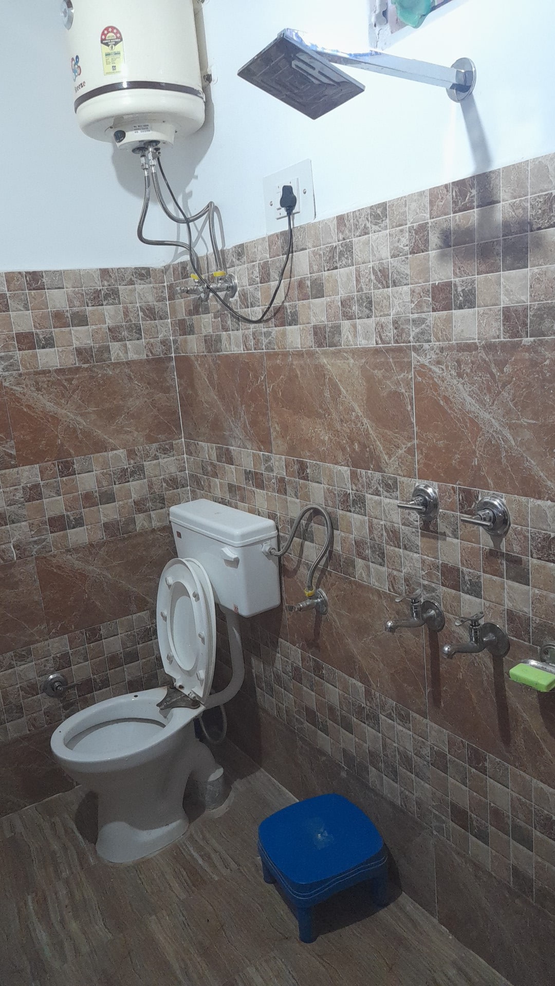 Anthal Paying Guest House - Tap to explore photos