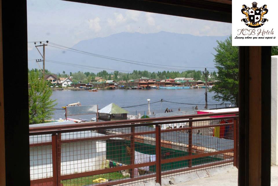Chocolate Box Dal Lake - Tap to explore photos