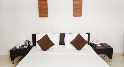 Hotel Yash Regency Room Type - Deluxe Room Hotel Yash Regency Room Type - Deluxe Room