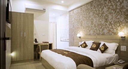 Hotel Rajmahal Palace Room Type - Super Deluxe AC Room