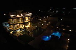 Mountain View 5BHK Luxury Villa by Stay Bay
