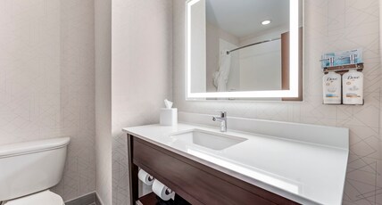  Holiday Inn Express Pittsburgh E - Waterfront Dr, an IHG Hotel Room Type - 2 Double Beds Standard