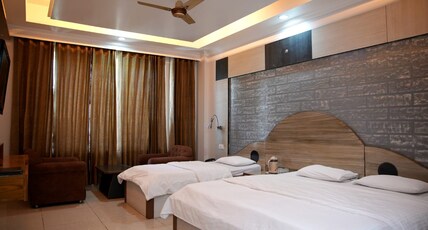 Hotel Meridian Palace (With Hot & Cold Air Conditioning) Room Type - Royal Deluxe Triple Bed Room