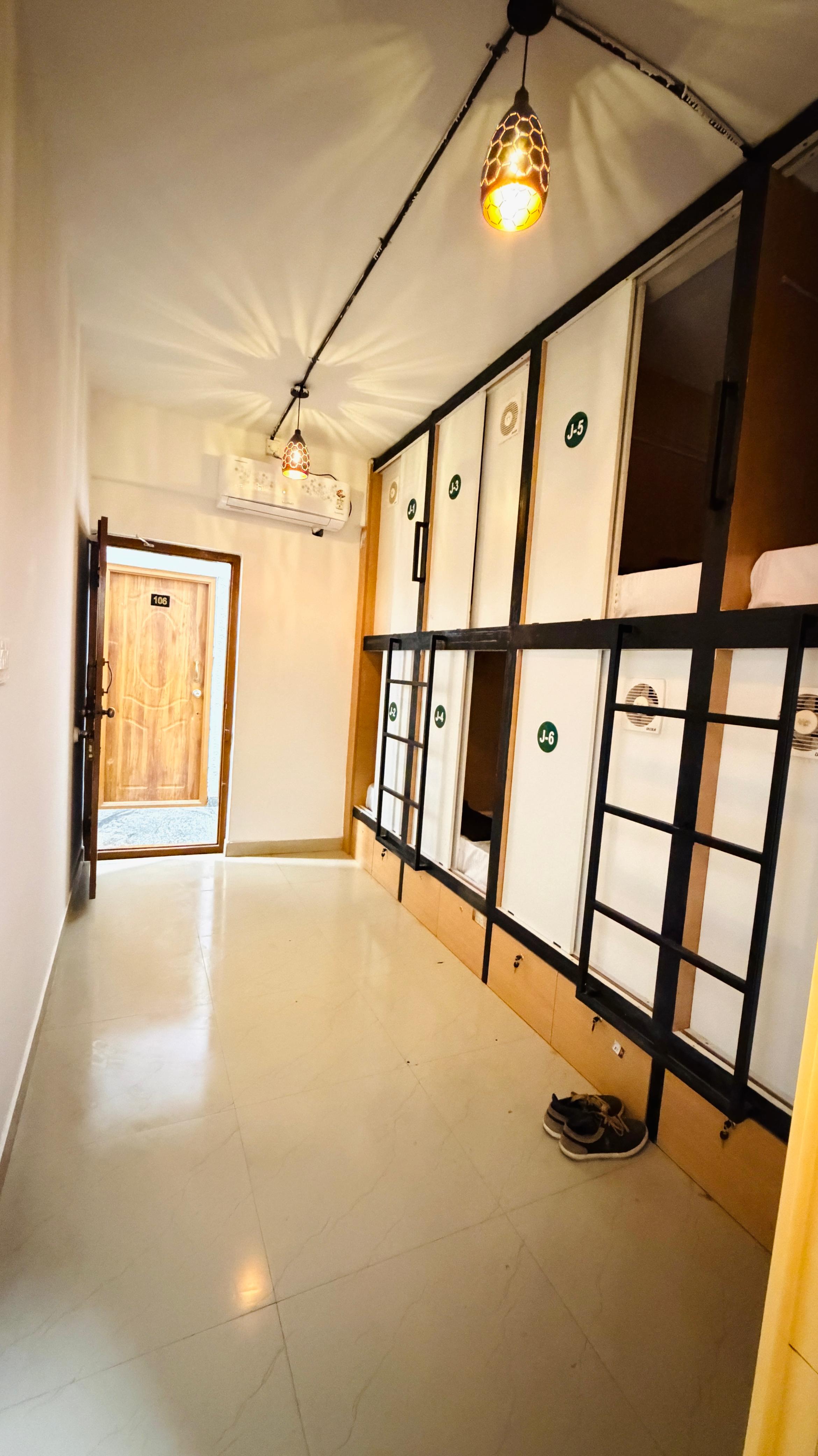 Lowfare Hotel Madiwala - Tap to explore photos