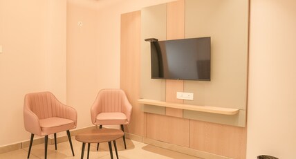 Aditi Comforts Room Type - Deluxe King Bed Room with AC