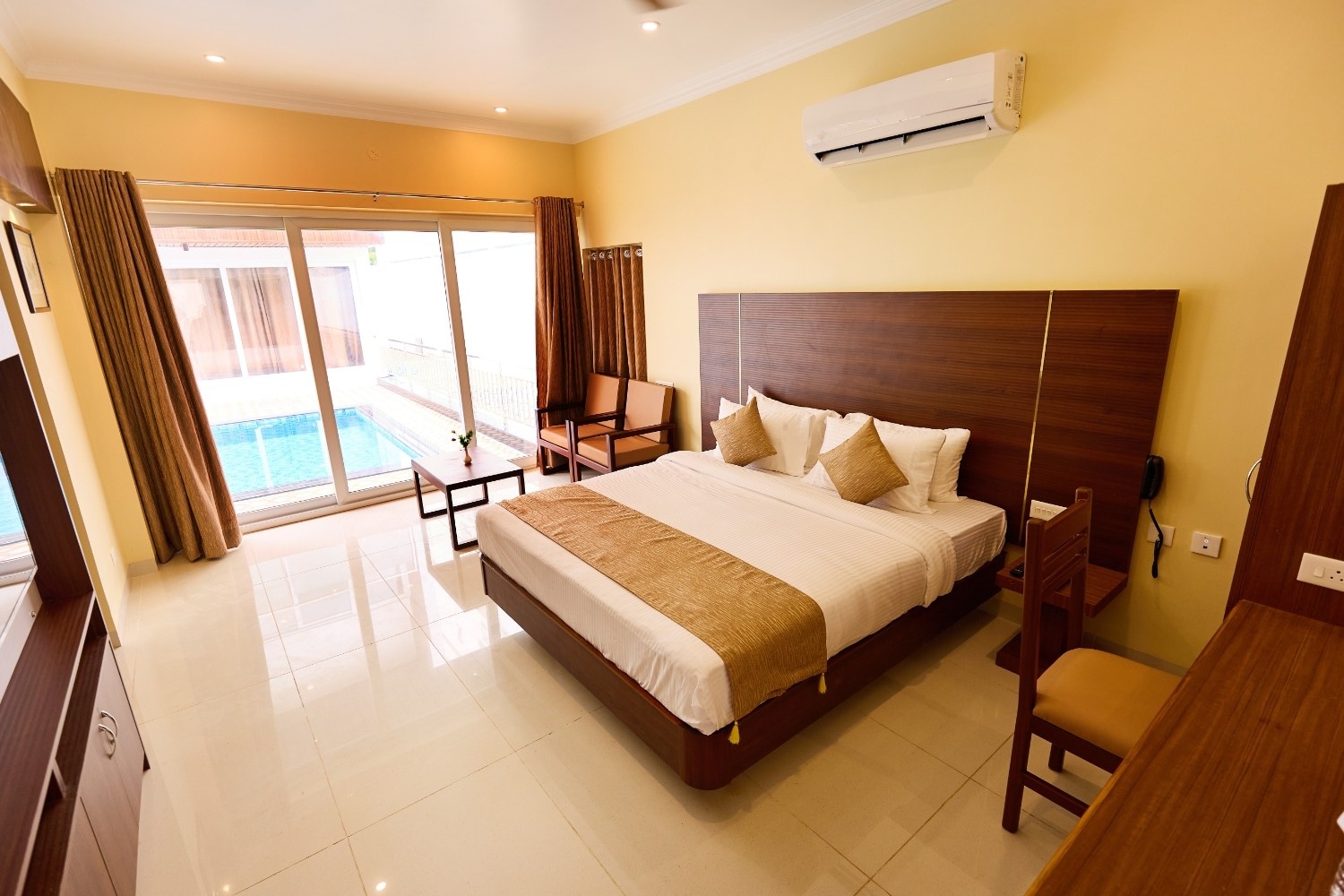 ASJ Holiday Villa - Tap to explore photos
