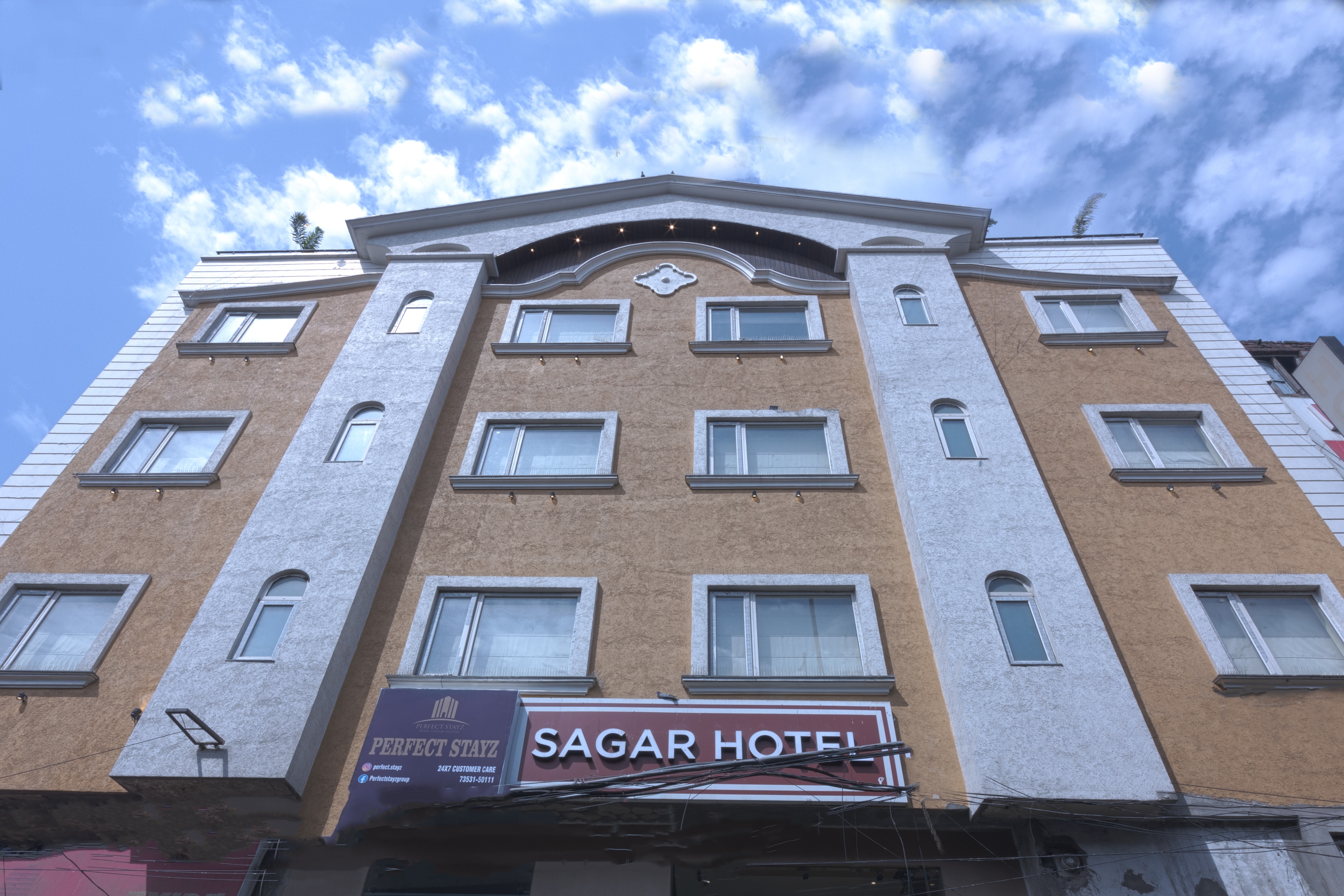 Perfectstayz Value Sagar 10 mins walk to Golden Temple - Tap to explore photos