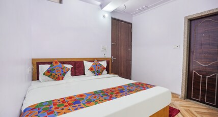 FabHotel Raghav Raj Inn - Nr. Bharat Kala Bhavan Room Type - Deluxe Room