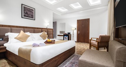 Hotel Senorita (Heritage)  Dal Lake Room Type - Premium Room AC with Luxury Bath Tub