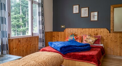 MOUNTAIN LODGE Room Type - Deluxe Room with Balcony and Mountain View
