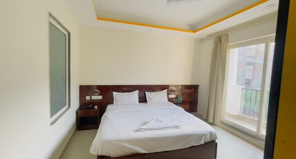 The Weekend Heights Room Type - Deluxe Room with Balcony