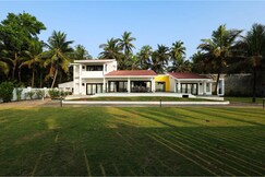 Seascape Beach House By EWA