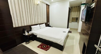 HOTEL VINAYAK INTERNATIONAL Room Type - Deluxe AC Room