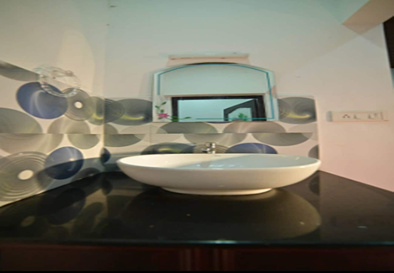 Foggy Villa - Tap to explore photos