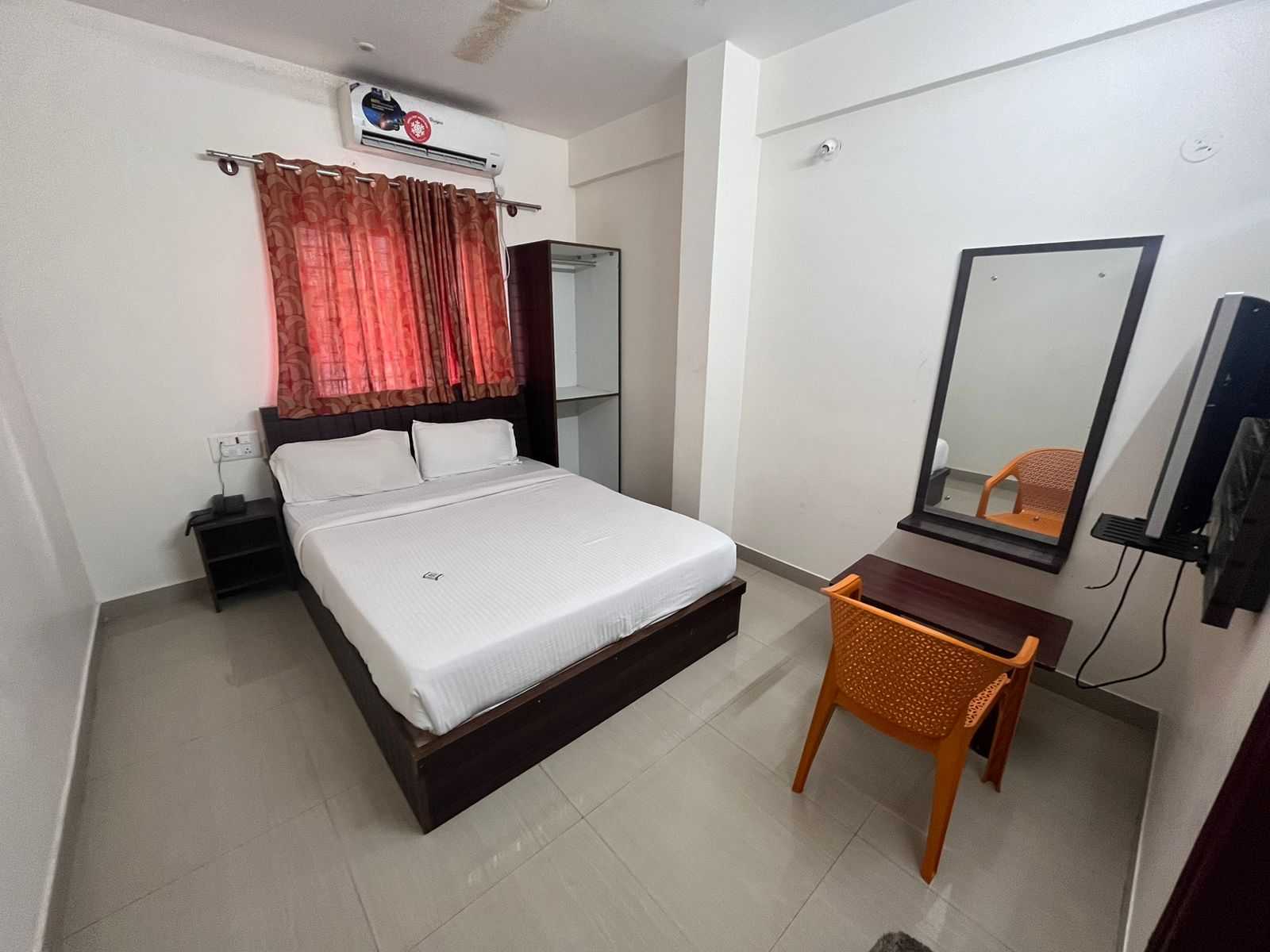 Hotel O Galaxy Residency - Tap to explore photos