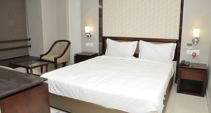 Hotel Dolphin Room Type - LUXURY AC KING BED