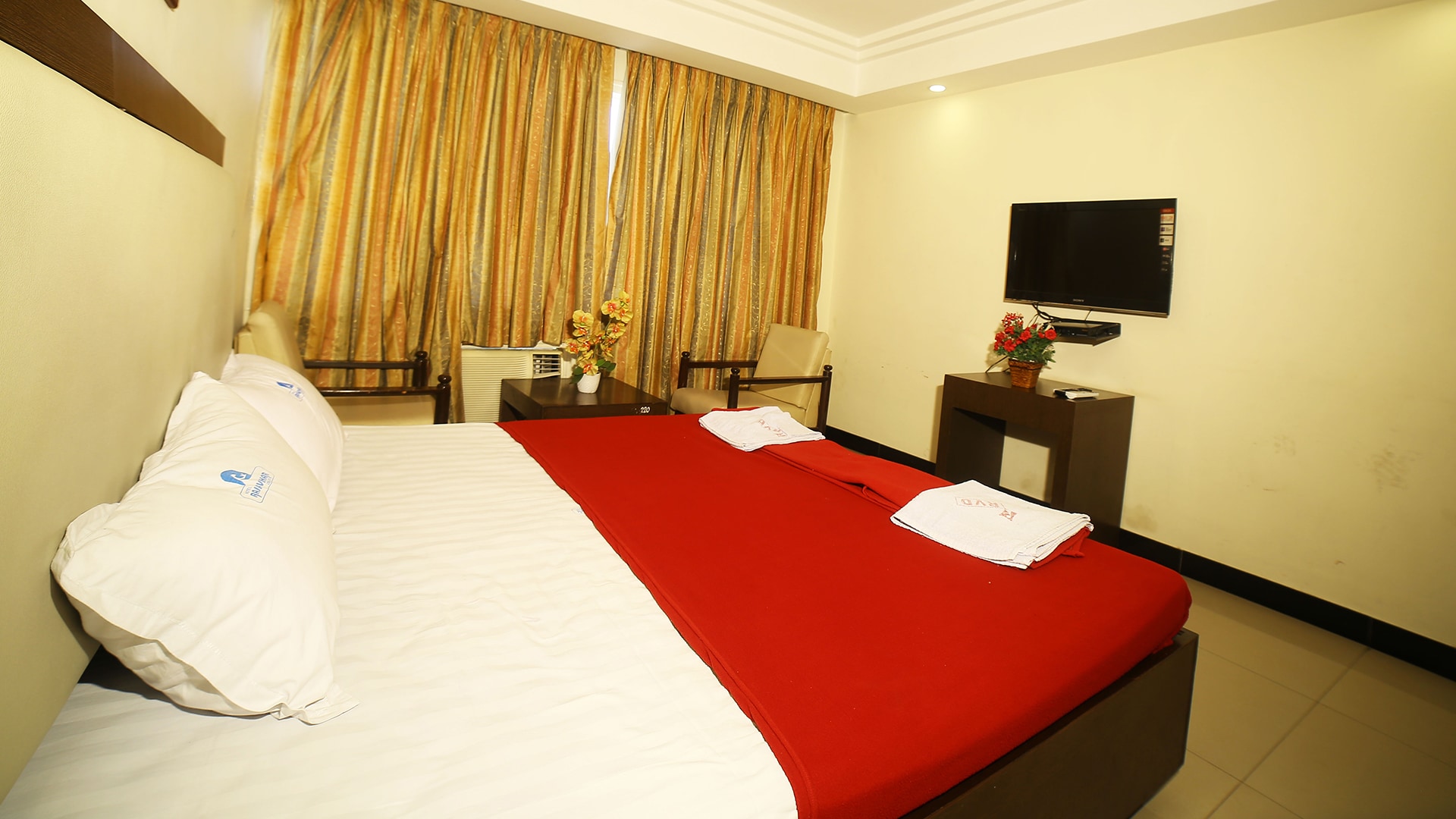 Hotel Raj Vihar - Tap to explore photos