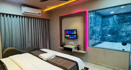 Vibes Inn Room Type - Luxury Room with Private Pool