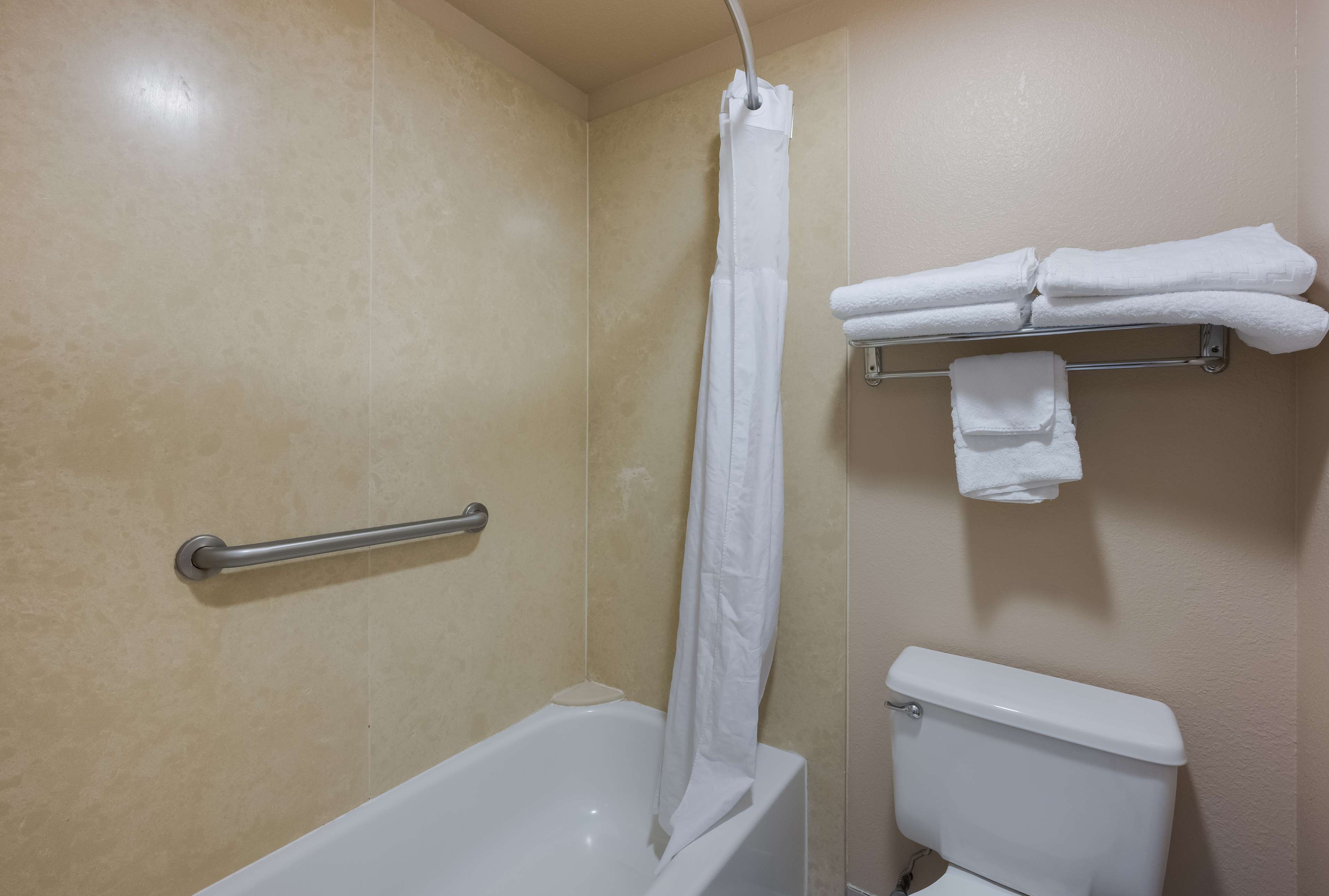 Best Western Bidarka Inn - Tap to explore photos