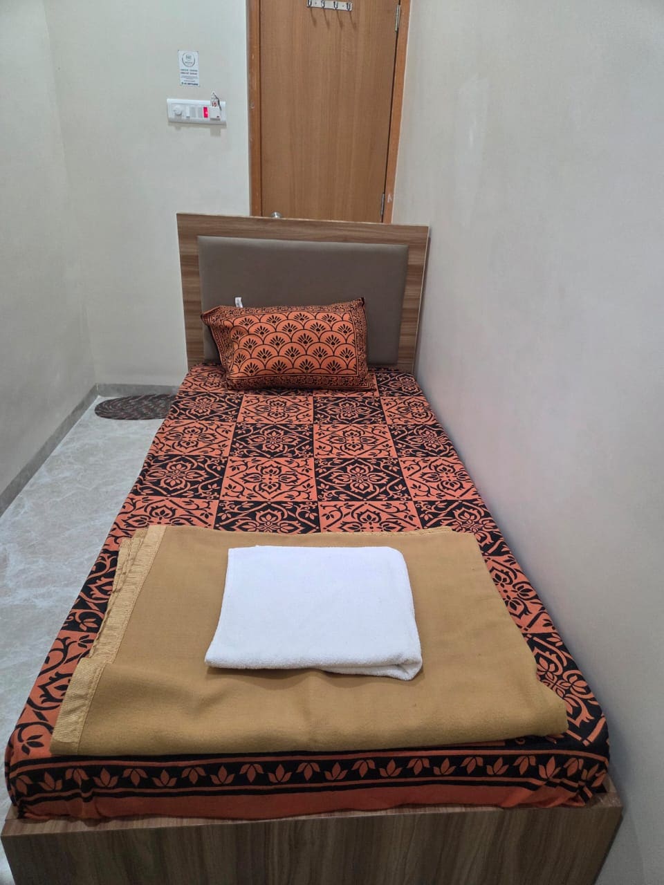 Hotel Nv Deluxe - Tap to explore photos