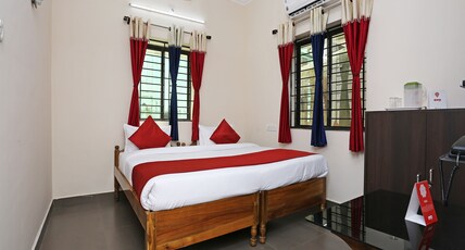 Hotel Shine Room Type - Deluxe AC