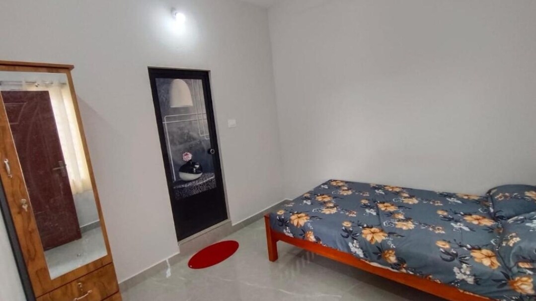 Thaikkattukara Residency Non-AC Rooms - Tap to explore photos
