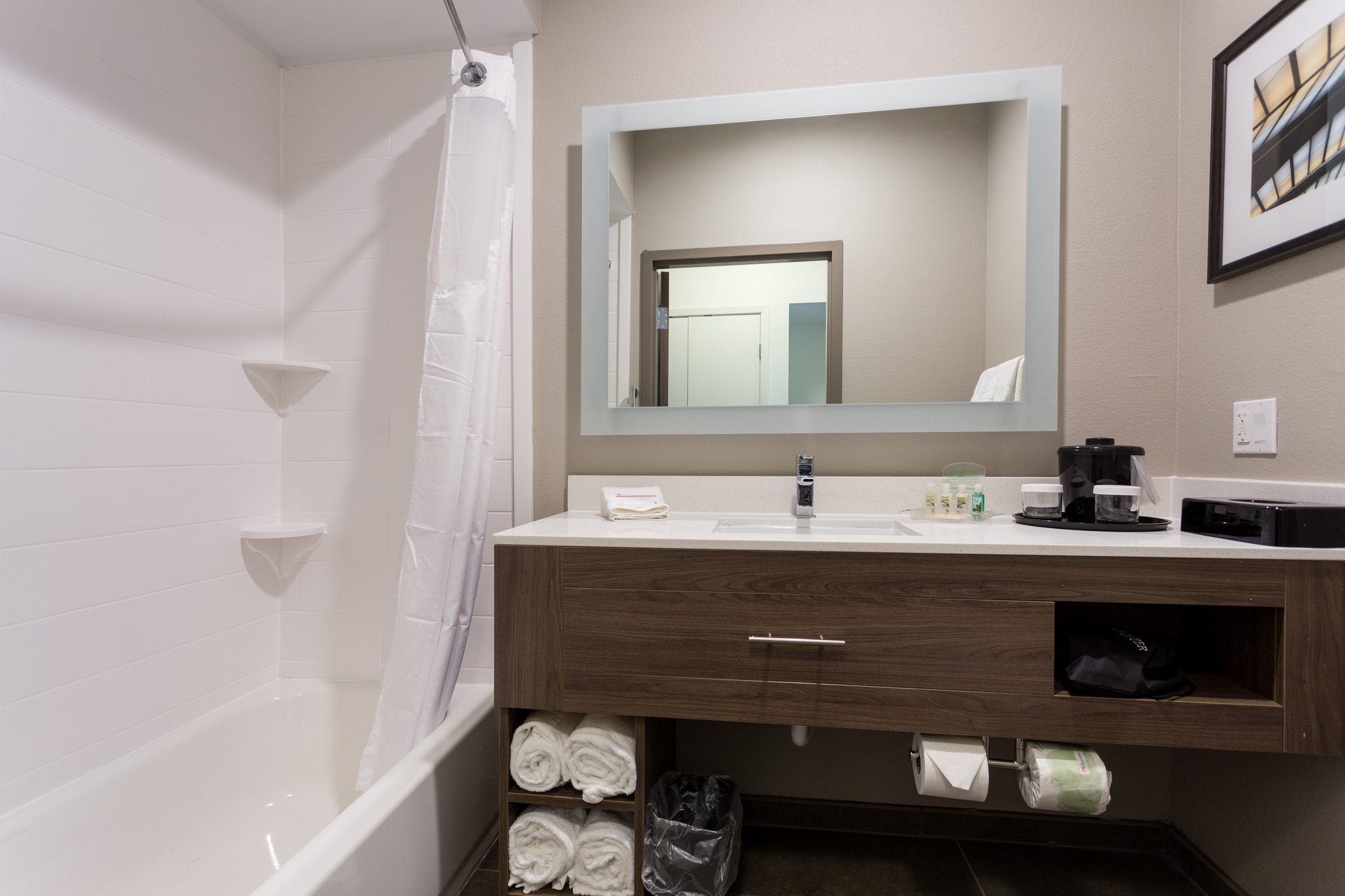 Holiday Inn San Marcos-Convention CTR Area - Tap to explore photos
