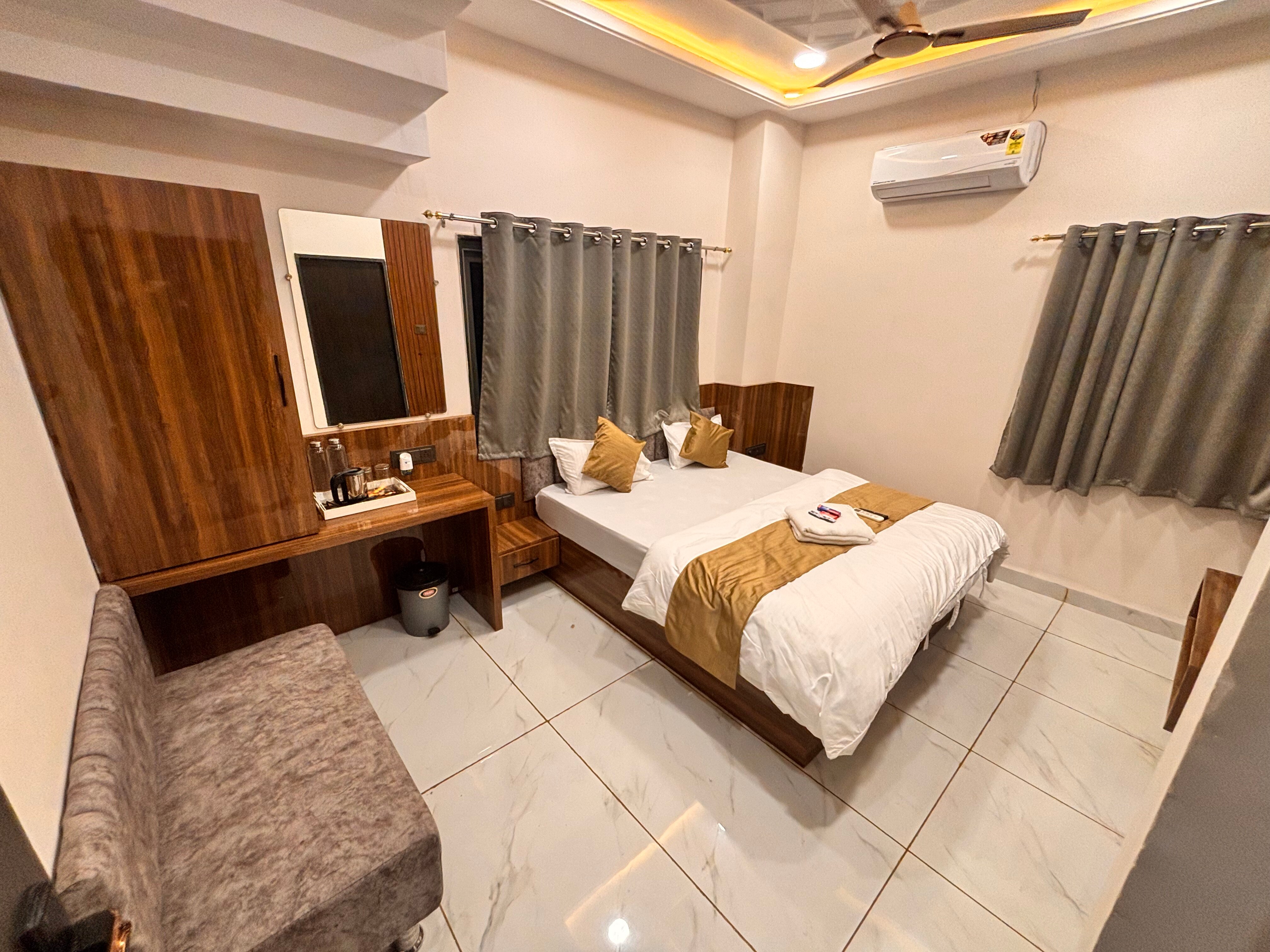 Hotel Tiwari G Heritage - Tap to explore photos