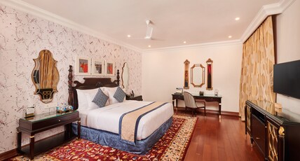 Mayfair Lake Resort Room Type - Executive Room with Balcony & Bathtub