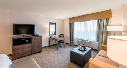 Hampton Inn by Hilton Sydney Nova Scotia Room Type - 1KING BED W SOFABED NOSMOK
